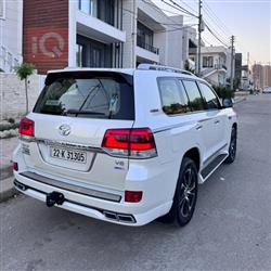 تۆیۆتا لاند کروزەر